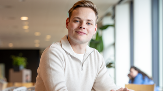 Portretfoto collega Simon