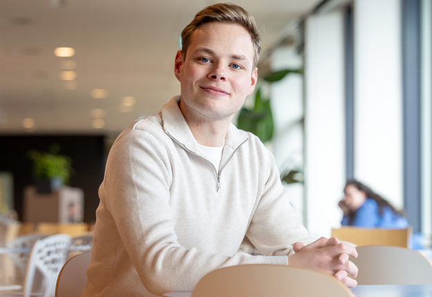 Portretfoto collega Simon