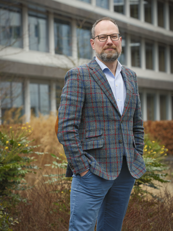 Collega Biem is te zien in de statenzaal en in de tuin van het provinciehuis.